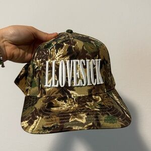 LLOVESICK camo hat